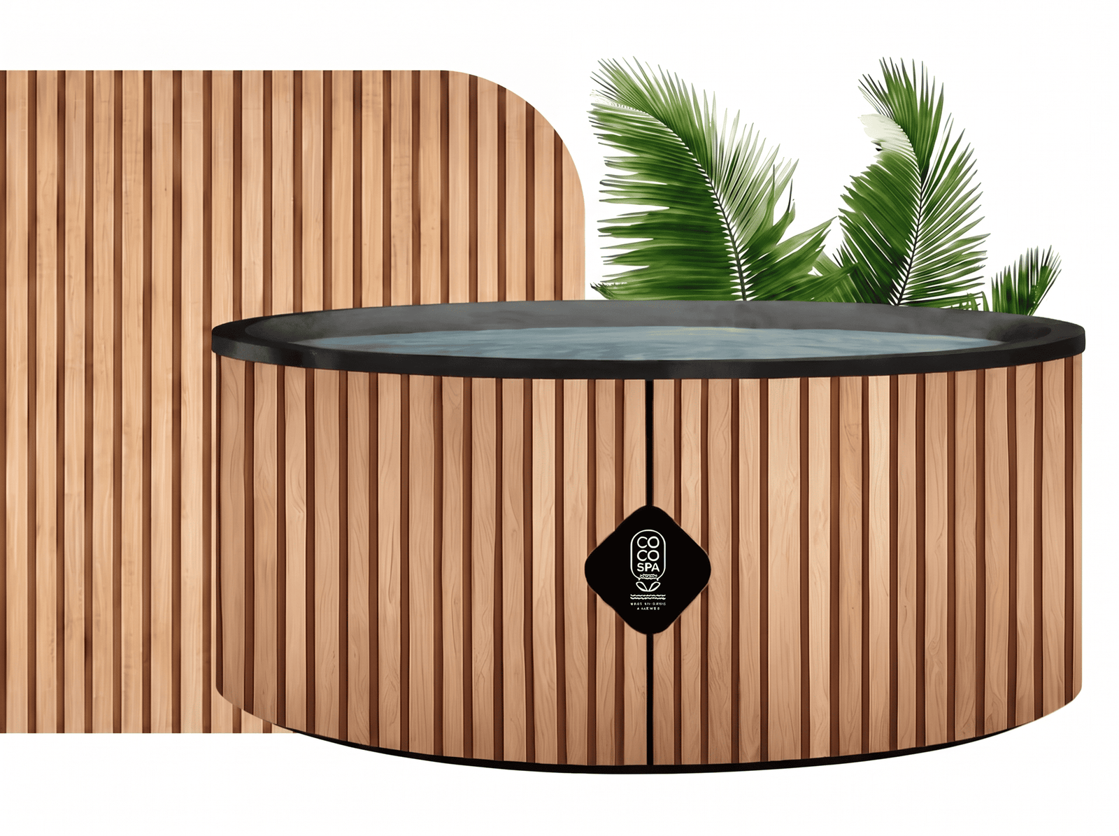 Spa ovale avec habillage en bois à lattes verticales alternées claires et foncées, couvercle gris anthracite, plantes vertes en arrière-plan sur fond blanc